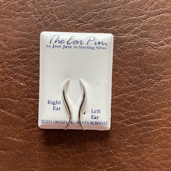 The ear pins! - Picture 2 of 4